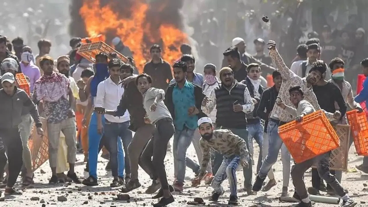 दिल्ली दंगा मामला: ये 18 नाम रेडार पर हैं, अब तक क्या-क्‍या  हुआ?