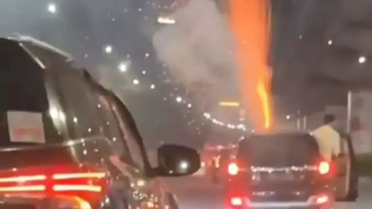 Gurugram news: युवक ने चलती कार पर स्कॉईशॉट पटाखे जलाकर सड़कों पर घूमे