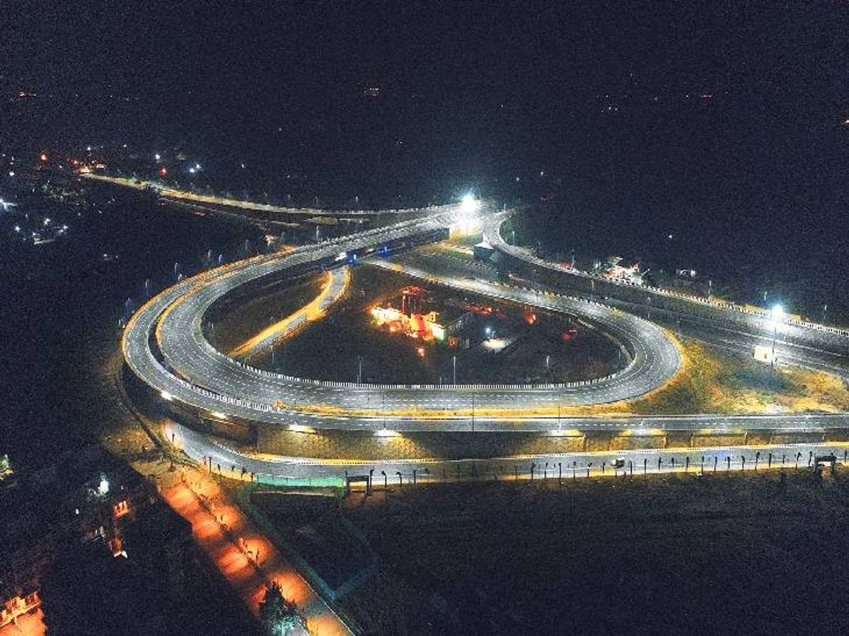 Delhi-Jaipur expressway शाम ढलते ही अंधेरे में डूब जाता है