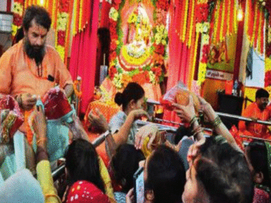 400 वर्ष पुराना मंदिर का दरबार नवरात्रि पर 24 घंटे खुला रहता है..। गुरुग्राम की शीतला माता की पूरी कहानी जानें।