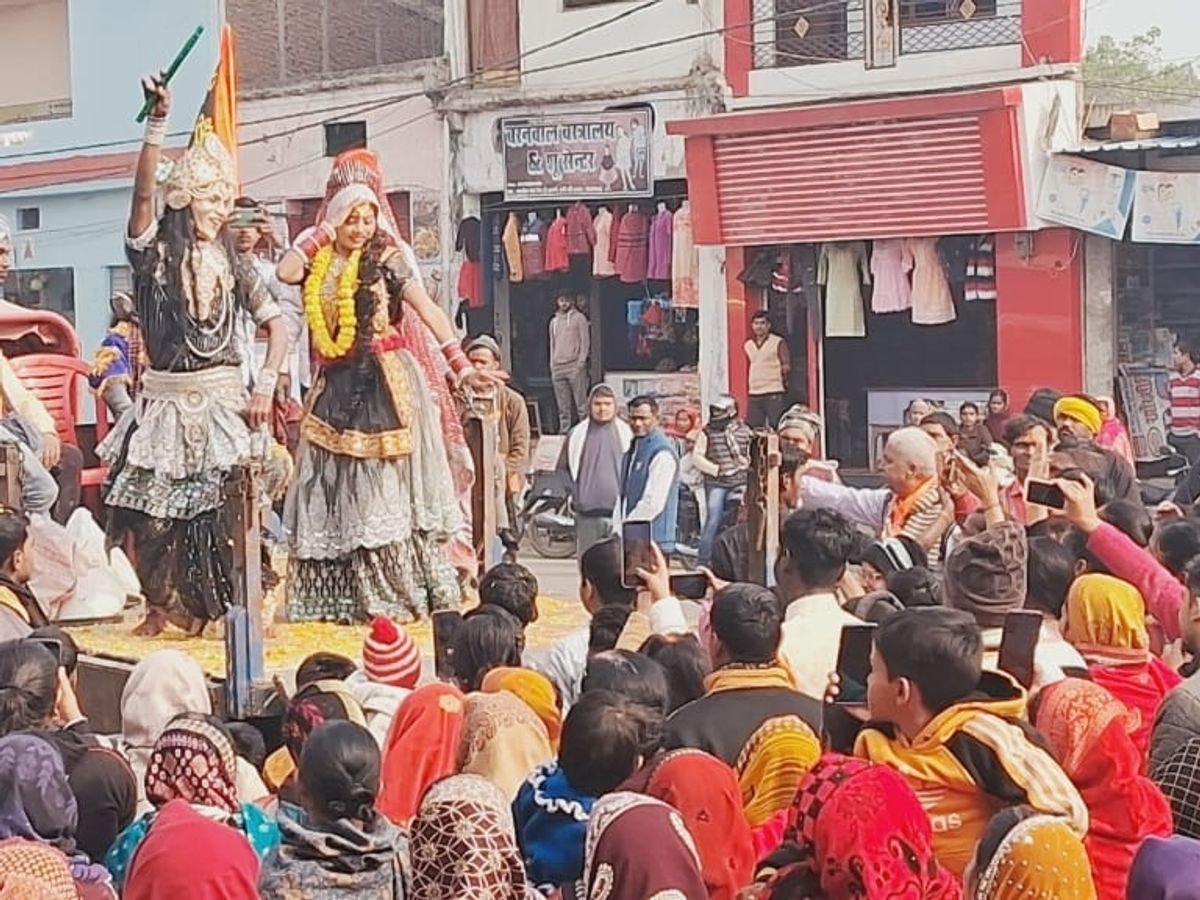 प्राण प्रतिष्ठा के बाद आजमगढ़ में हंगामा: दो समुदायों ने राम शोभायात्रा में संघर्ष किया, पुलिस बल तैनात