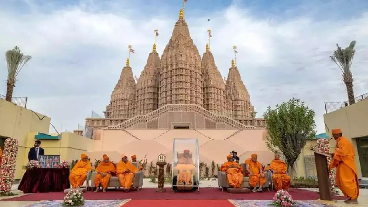 Abu Dhabi First Hindu Mandir: प्रधानमंत्री नरेंद्र मोदी कल अबू धाबी में पहले हिन्दू मंदिर का उद्घाटन करके संयुक्‍त अरब अमीरात की दो-दिवसीय यात्रा पर रवाना होंगे।