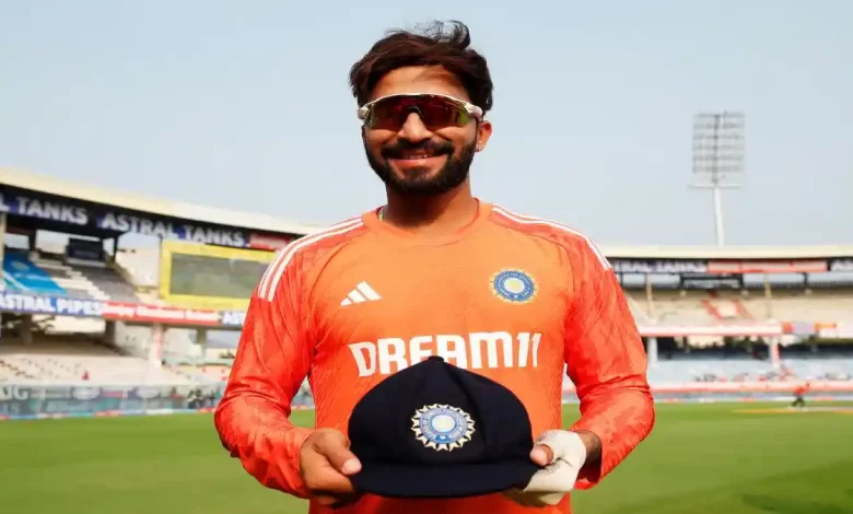 INDIA vs ENGLAND: रजत पाटीदार को टेस्ट डेब्यू का मौका मिल गया; जहीर खान ने कैप दी