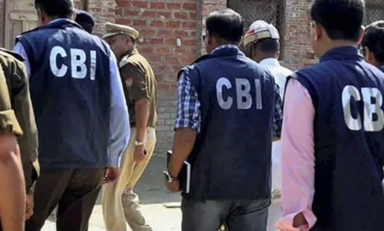 सेंट्रल ब्यूरो ऑफिस इन्वेस्टिगेशन (CBI) की टीम ने शुक्रवार (16 फरवरी) को पंजाब के जालंधर स्थित रीजनल पासपोर्ट ऑफिस में रेड मारी। टीम ने लगभग सात घंटे की पूछताछ के बाद रीजनल पासपोर्ट ऑफिसर अनूप सिंह को गिरफ्तार कर लिया। सीबीआई ने अनूप सिंह, संजय श्रीवास्तव और असिस्टेंट पासपोर्ट ऑफिसर हरिओम को भी गिरफ्तार कर लिया है और उनसे पूछताछ कर रही है। टीम को पता चला कि अधिकारी रिश्वत लेकर पासपोर्ट जल्दी जारी कर रहे थे। 25 लाख कैश और कई दस्तावेज छापेमारी के दौरान बरामद किए गए हैं। इन लोगों को जालंधर से चंडीगढ़ ले जाया गया है, जहां अब भी पूछताछ की जा रही है।