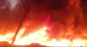 Amazon दुकान में भयानक आग, करोड़ों की संपत्ति जलकर राख