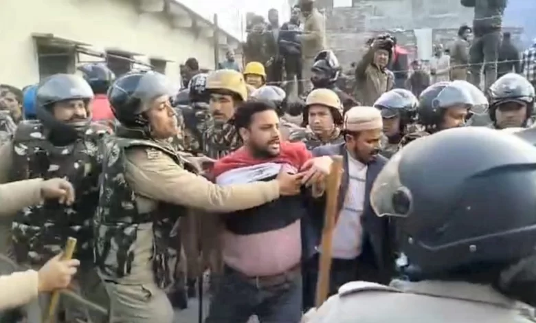 Haldwani Update: ADG खुद मौके पर पहुंचे , जहां हल्द्वानी में दंगाइयों ने हिंसा की थी, उसी गढ़ में पुलिस ने तंबू गाड़ ।