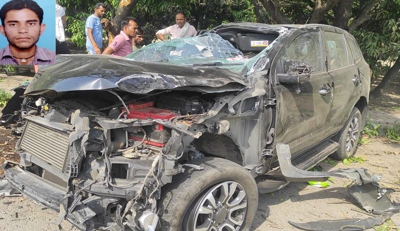 तेज रफ्तार Brezza और ई-रिक्शा में टक्कर, तीन गंभीर घायल