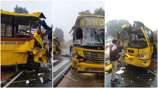 इंदौर में बस और ट्रक की जोरदार टक्कर में बच्चे घायल हो गए।