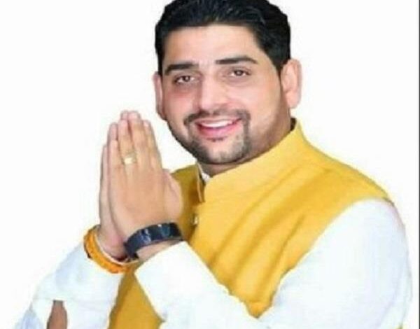 सांसद सुशील रिंकू-शीतल अंगुराल ने भाजपा में जाने की अटकलों पर विराम लगाया और कहा कि वे पार्टी के वफादार हैं।