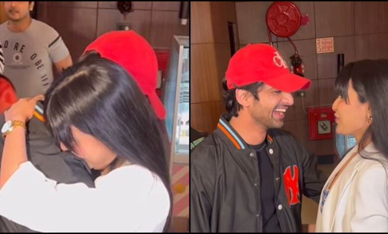 आयशा खान के सामने अभिषेक कुमार और खानजादी ने भरी महफिल में एक-दूजे को कसकर गले लगाया!