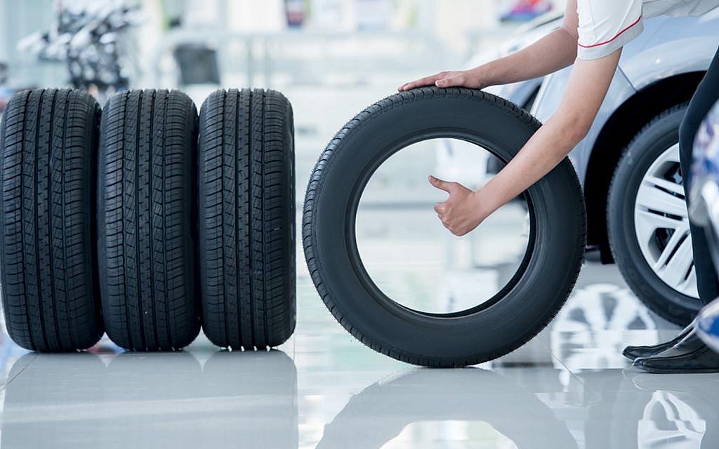 Car Tyres: क्या आप नए टायर खरीद रहे हैं? जानें कुछ बहुत महत्वपूर्ण बातें