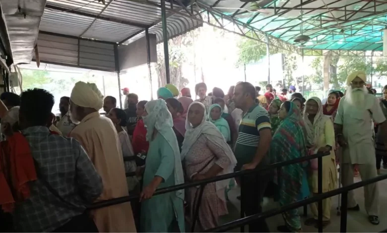 Doctors strike : दो घंटे तक मरीजों को इंतजार कराया , डॉक्टरों ने एसएमओ हमले का विरोध किया