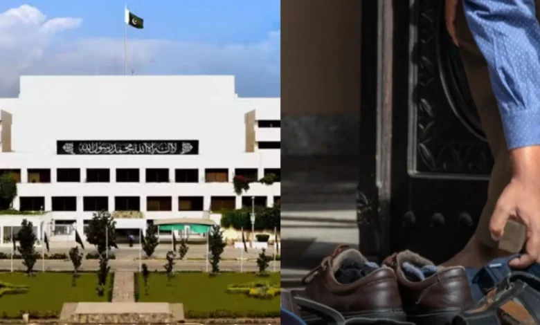 Pakistan Parliament: पाकिस्तानी संसद में एक जूता चोर ने घुसकर 20 जोड़े खो दिए, स्पीकर ने जांच का आदेश दिया