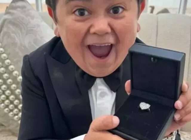 अब्दू रोजिक की सगाई हो गई, छोटे भाईजान अपनी दुल्हन के साथ कुछ यूं दिखाई दिए