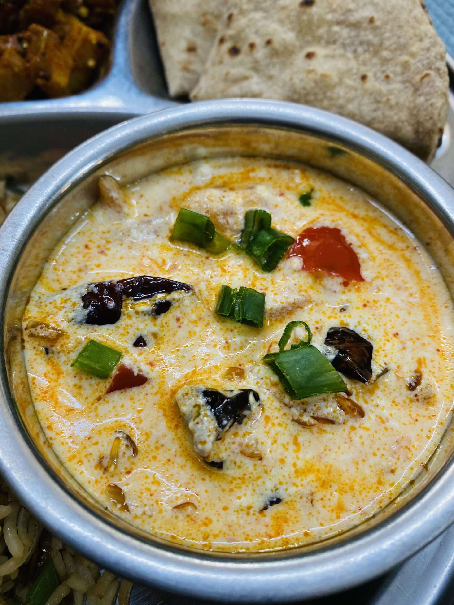 Lahsuni Dahi Tadka Recipe:जब कोई सब्जी नहीं है, तो दही से ये टेस्टी ग्रेवी और लहसुनी दही तड़का रेसिपी बनाएं