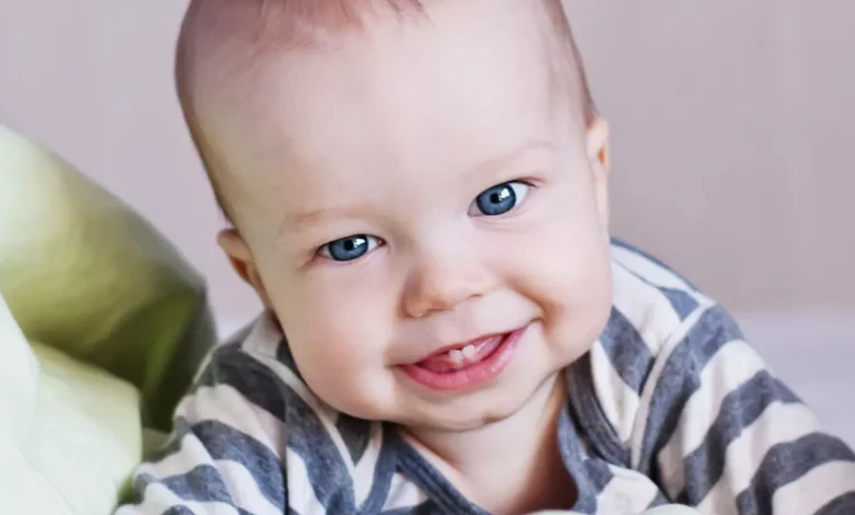 Baby teething किस महीने में सुरक्षित है? इससे जुड़ी धार्मिक मान्यताएं क्या हैं?