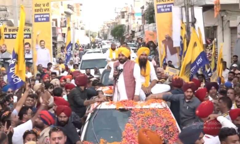 मान ने मलविंदर सिंह कंग के साथ नंगल, बंगा और बलाचौर में रोड शो किया,