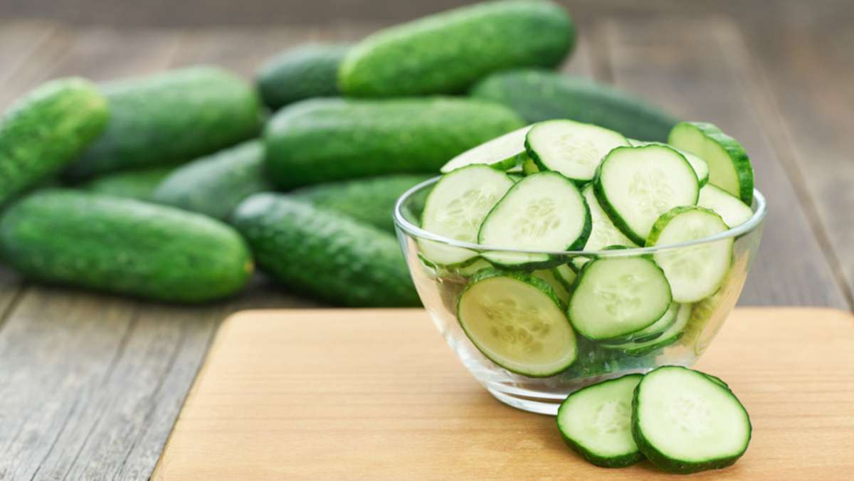 Benefits of eating cucumber: डिहाइड्रेशन और गर्मी से बचने के लिए हर दिन खाली पेट खीरा खाएं,कभी नहीं लगेगी लू