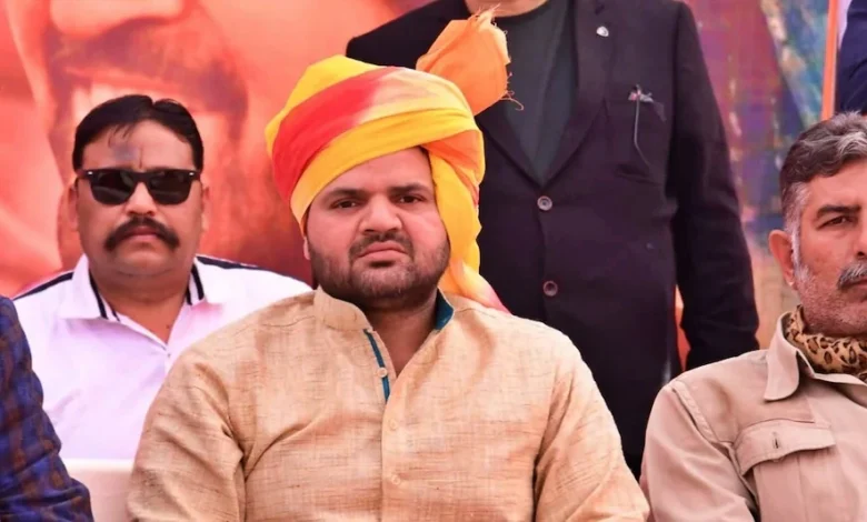 Lok Sabha Chunav 2024: सपा ने वृजभूषण सिंह के बेटे के खिलाफ प्रत्याशी उतारा, जानें नरेश उत्तम पटेल को टिकट कहां से मिला