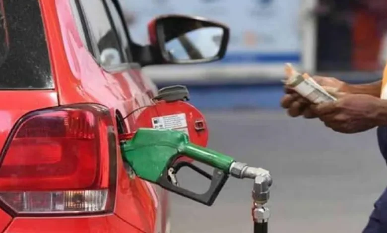 Petrol Diesel Price: पेट्रोल-डीजल की कीमतों में हुआ बदलाव, बिहार सहित इन राज्यों में घट गए दाम, जानें रेट