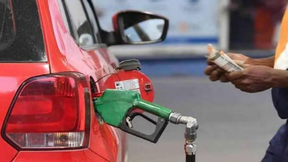 Petrol Diesel Price: पेट्रोल-डीजल की कीमतों में हुआ बदलाव, बिहार सहित इन राज्यों में घट गए दाम, जानें रेट