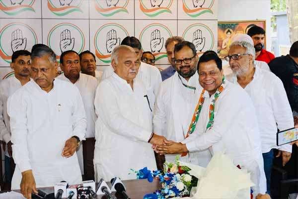 Haryana news: आदर्श पाल सिंह, अजय गौतम और 30 अन्य नेता कांग्रेस में शामिल हुए