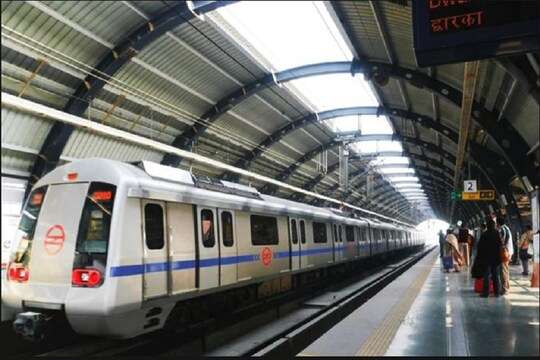 Delhi Metro: यदि आप दिल्ली की लाइफ लाइन 'Metro' पर निर्भर हैं, तो इस खबर को पहले पढ़ें।