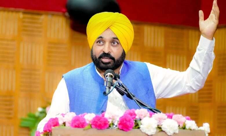 पंजाब मुख्यमंत्री भगवंत मान की युवा लोगों से अपील: सरकारी नौकरियों के लिए धन ठगने वाले धोखेबाज़ों से बचें