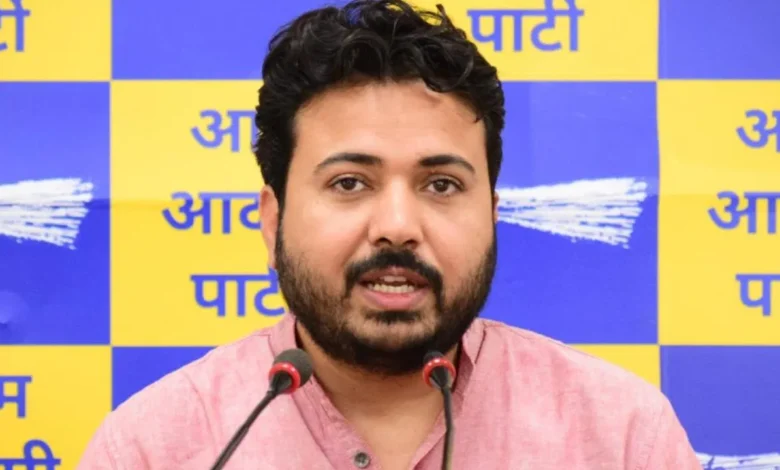 Durgesh Pathak: Delhi में जल संकट: AAP नेता दुर्गेश पाठक ने पीएम मोदी से कहा, "जल संकट पर..।"