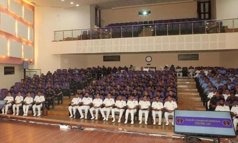 सेना के ट्राई सर्विस अधिकारियों के लिए रक्षा सेवा तकनीकी स्टाफ कोर्स पुणे के मिलिट्री इंस्टीट्यूट ऑफ टेक्नोलॉजी में प्रारंभ