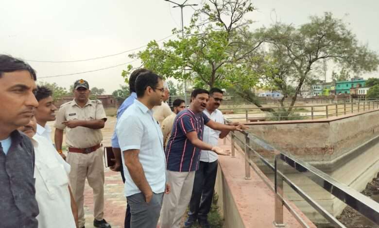 जिला कलक्टर डॉ. अमित यादव रहे रूपवास के दौरे पर विभिन्न जलस्रोतों का किया निरीक्षण