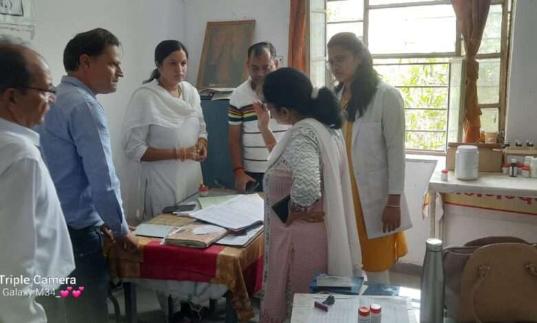 जिला कलेक्टर डॉ. अंजली राजोरिया ने किया आयुर्वेदिक चिकित्सालय का निरीक्षण जिला कलक्टर ने ली सड़क सुरक्षा समिति की बैठक