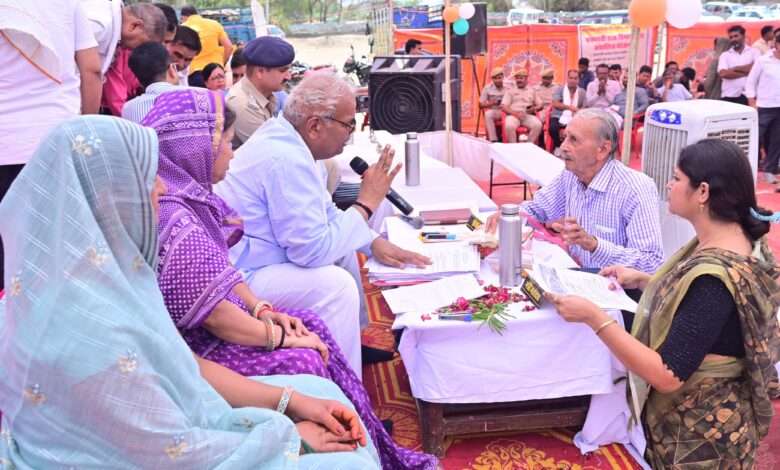 राज मंत्री मदन दिलावर: खैराबाद में ‘सरकार आपके द्वार शिविर’ शिक्षा एवं पंचायत राज मंत्री ने मौके पर किया ग्रामीणों की समस्याओं का समाधान