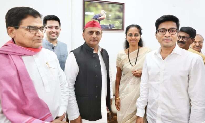 अखिलेश यादव: Indian alliance बनाने की कोशिशें तेज, TMC के बड़े नेता अखिलेश यादव से मिलने पहुंचे