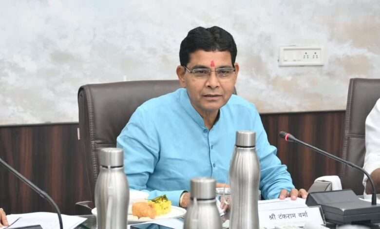 Minister Shri Tankram Verma: राजस्व प्रकरणों का पंजीयन और पेशी की तारीख अपडेट नहीं करने वाले अधिकारियों पर होगी कड़ी कार्यवाही
