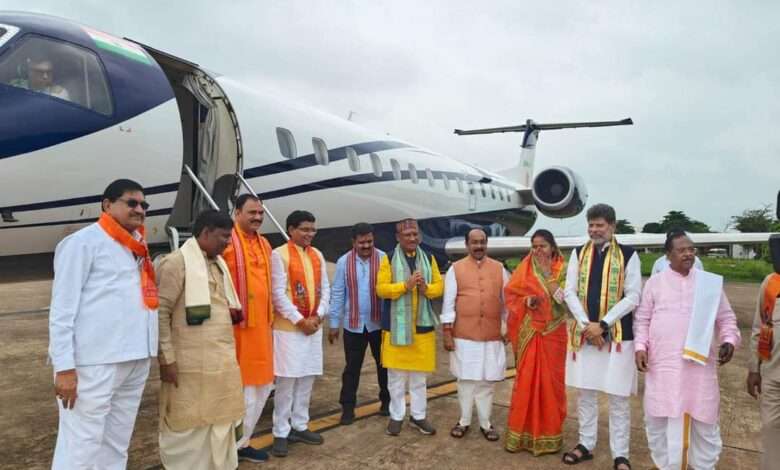 मुख्यमंत्री श्री विष्णु देव साय और पूरा मंत्रिमण्डल राम काज और राम भक्ति की गहरी भावना जय श्री राम के जयघोष के साथ भांचा राम के दर्शन के लिए अयोध्या धाम रवाना