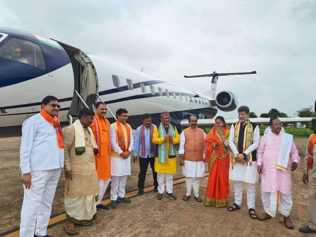 मुख्यमंत्री श्री विष्णु देव साय और पूरा मंत्रिमण्डल राम काज और राम भक्ति की गहरी भावना जय श्री राम के जयघोष के साथ भांचा राम के दर्शन के लिए अयोध्या धाम रवाना