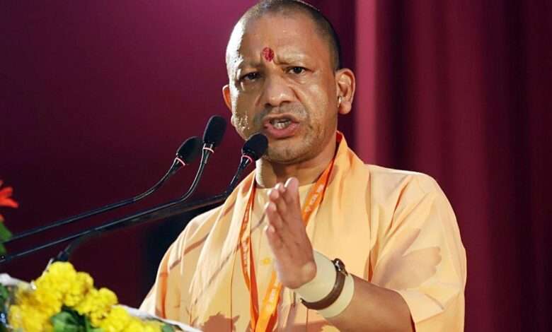CM Yogi: क्या उपमुख्यमंत्री मौर्य और योगी आदित्यनाथ के बीच संघर्ष चल रहा है? यूपी पैराडाइज में संकट का संकेत 'सरकार बनाम संगठन' विवाद है।