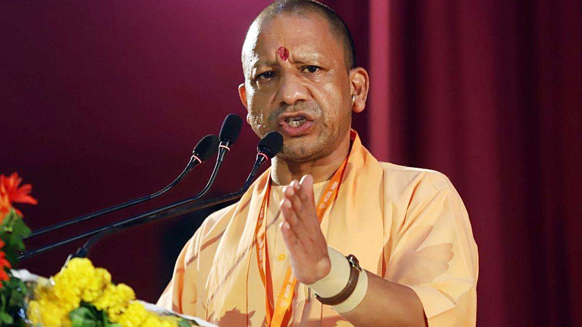 CM Yogi: क्या उपमुख्यमंत्री मौर्य और योगी आदित्यनाथ के बीच संघर्ष चल रहा है? यूपी पैराडाइज में संकट का संकेत 'सरकार बनाम संगठन' विवाद है।