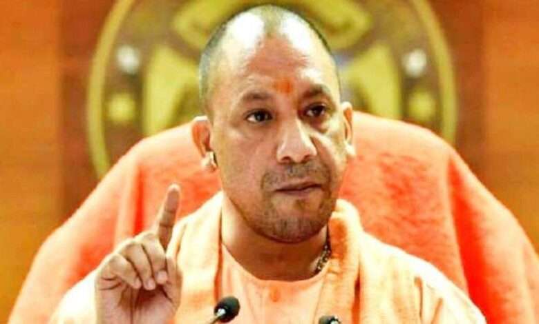 CM Yogi: फिटनेस सर्टिफिकेट न देने में लापरवाही बरतने पर सीएम योगी ने आरआई और एआरटीओ पर की कार्रवाई