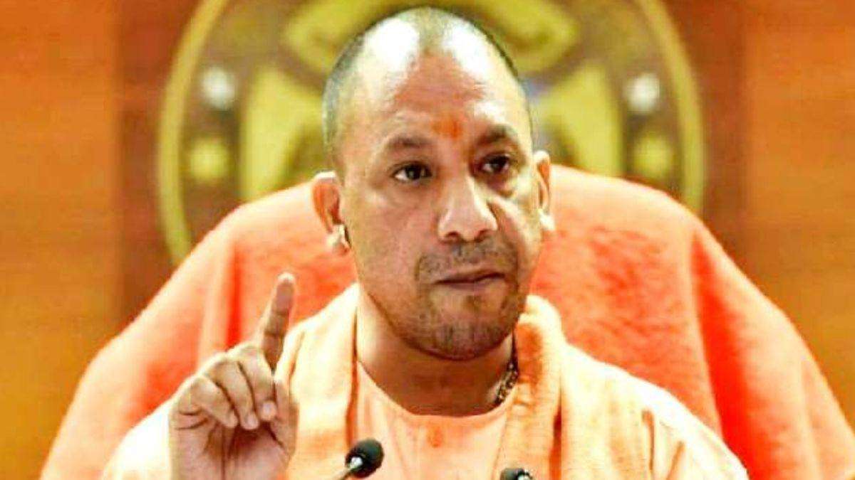 CM Yogi: फिटनेस सर्टिफिकेट न देने में लापरवाही बरतने पर सीएम योगी ने आरआई और एआरटीओ पर की कार्रवाई