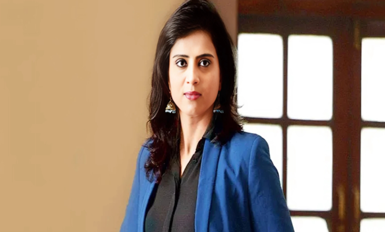 IAS Kinjal Singh: यूपी की जानी-मानी IAS अधिकारी किंजल सिंह ने यूट्यूबर पर मुकदमा दर्ज कराया, पूरी कहानी पढ़ें