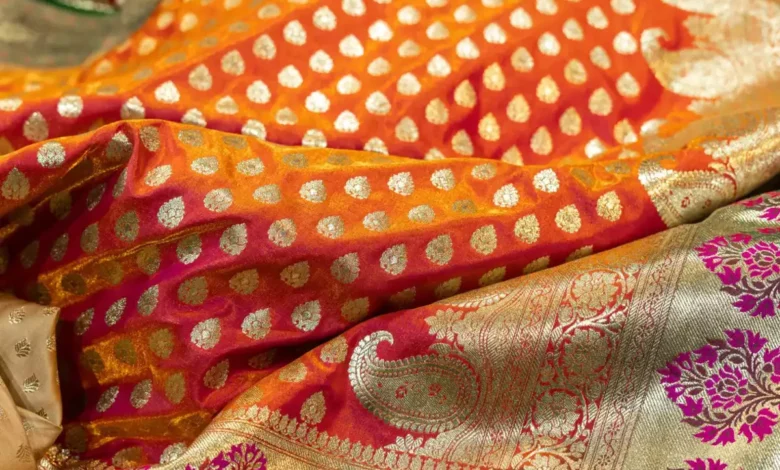 Varanasi News: काशी के बाद अब अन्य शहरों में बनारसी साड़ियों की मांग बढ़ गई है, बुनकर काफी उत्साहित हैं।