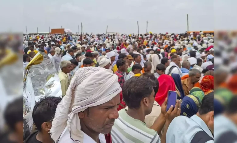 Hathras Stampede: हाथरस कांड का राजनीतिक कनेक्शन! रडार पर एक ही पार्टी के चार जिलों के 50 से ज्यादा नेता हैं