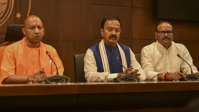 UP Assembly Monsoon Session: यूपी BJP में थम जाएगी खटपट? सीएम योगी के साथ इस अंदाज में दिखे केशव प्रसाद और ब्रजेश पाठक