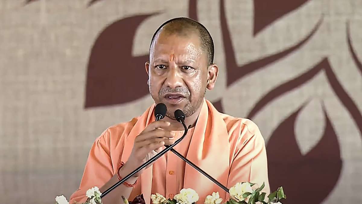 Yogi Adityanath ने वादा किया कि कुकरैल नदी के किनारे कोई घर नहीं गिराया जाएगा।