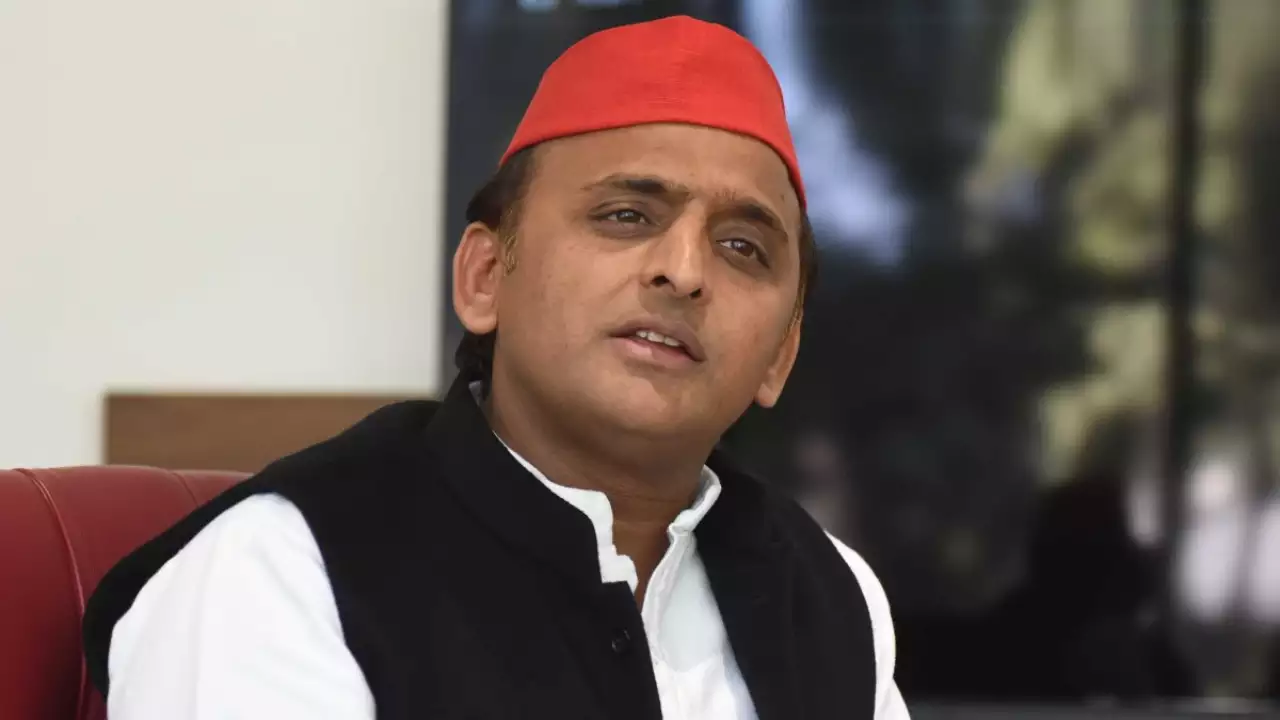 Akhilesh Yadav: 'अच्छी तो पुरानी संसद थी', Akhilesh Yadav ने वीडियो शेयर करते हुए कहा कि नई संसद की छत से बारिश में पानी टपक रहा है।