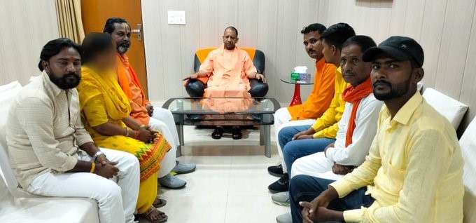  दोषियों पर कठोर कार्रवाई होगी, CM Yogi दुष्‍कर्म पीड़िता के मामले में सामाजिक प्रतिनिधिमंडल से म‍िले