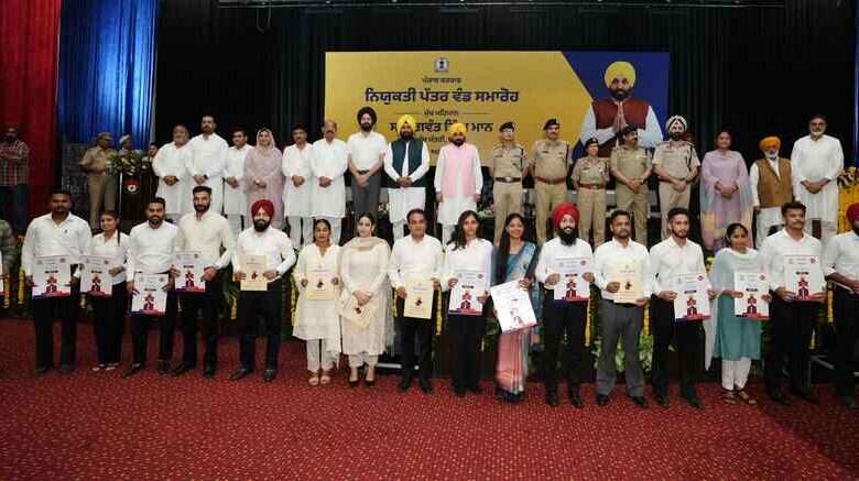 CM Bhagwant Mann: ढाई सालों में 44250 सरकारी नौकरियां, 872 दिनों में युवाओं को औसतन रोज़ाना 50 नौकरियां दी