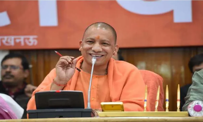 CM Yogi: विधानसभा में सीएम योगी ने मंत्री सुरेश खन्ना को देखकर क्या कहा? पूरे सदन में लग गए ठहाके